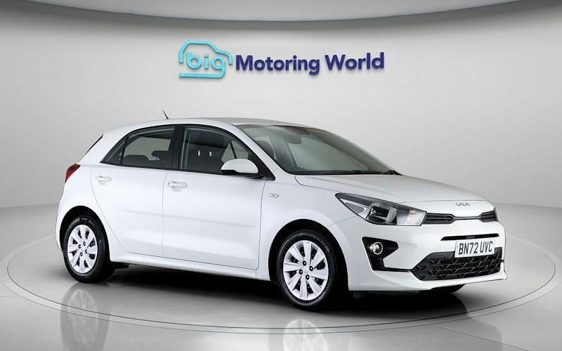 Used Kia Rio 84 HP (61 kW) 2022 White Hatchback