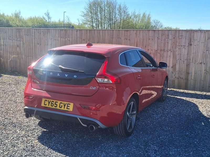 Usado Volvo V40 R-Design 120 HP (88 kW) 2016 Vermelho Citadino