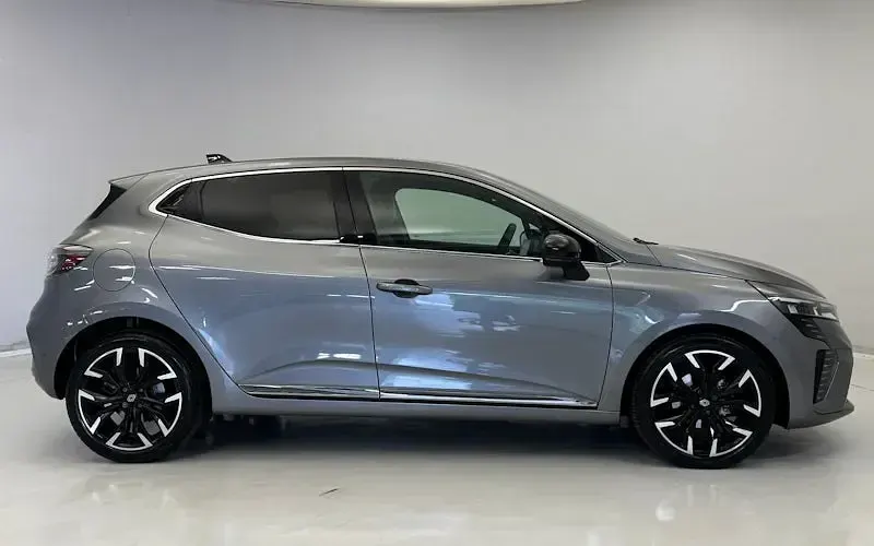 Used Renault Clio Techno 90 HP (66 kW) 2024 Grey Hatchback