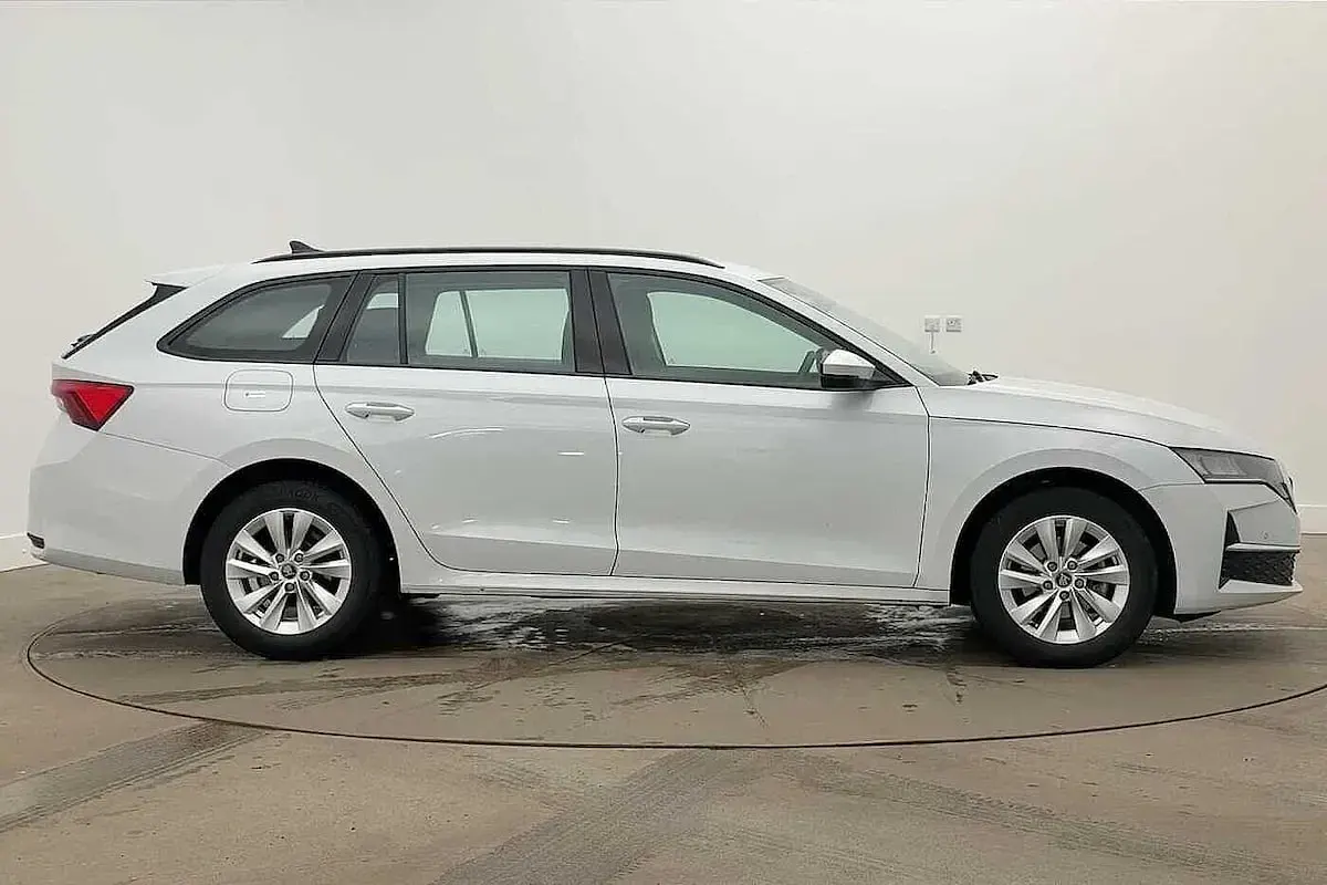 Begagnad Skoda Octavia SE Technology 85 HK (62 kW) 2025 Vit Kombi
