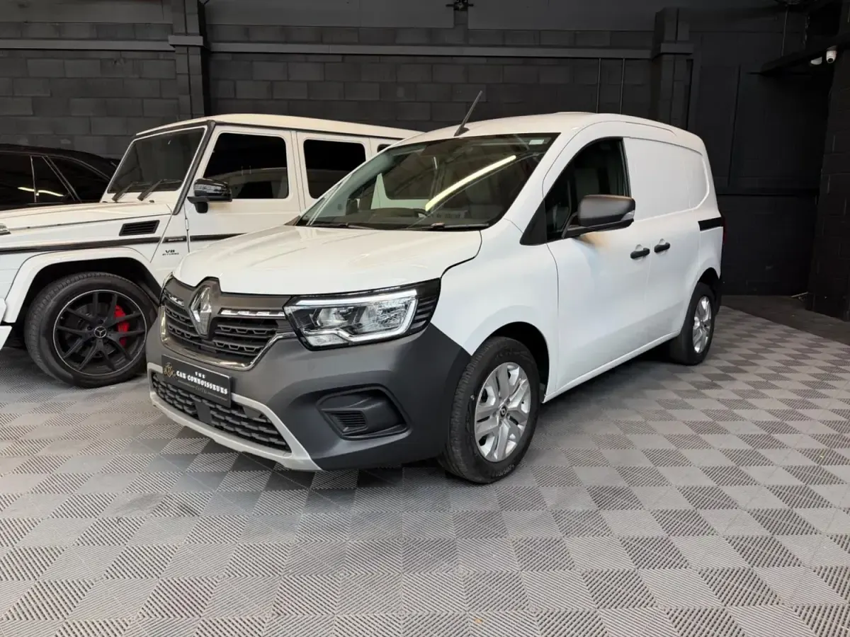Usado Renault Kangoo 2023 Blanco Monovolumen