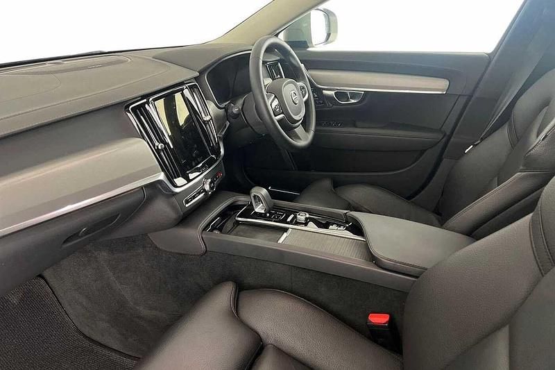 Used Volvo V90 Plus 235 HP (172 kW) 2023 Silver dawn Estate