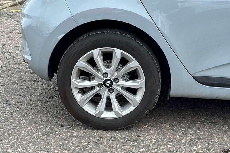 Used Renault Clio V Evolution 90 HP (66 kW) 2024 Ceramic grey  Hatchback