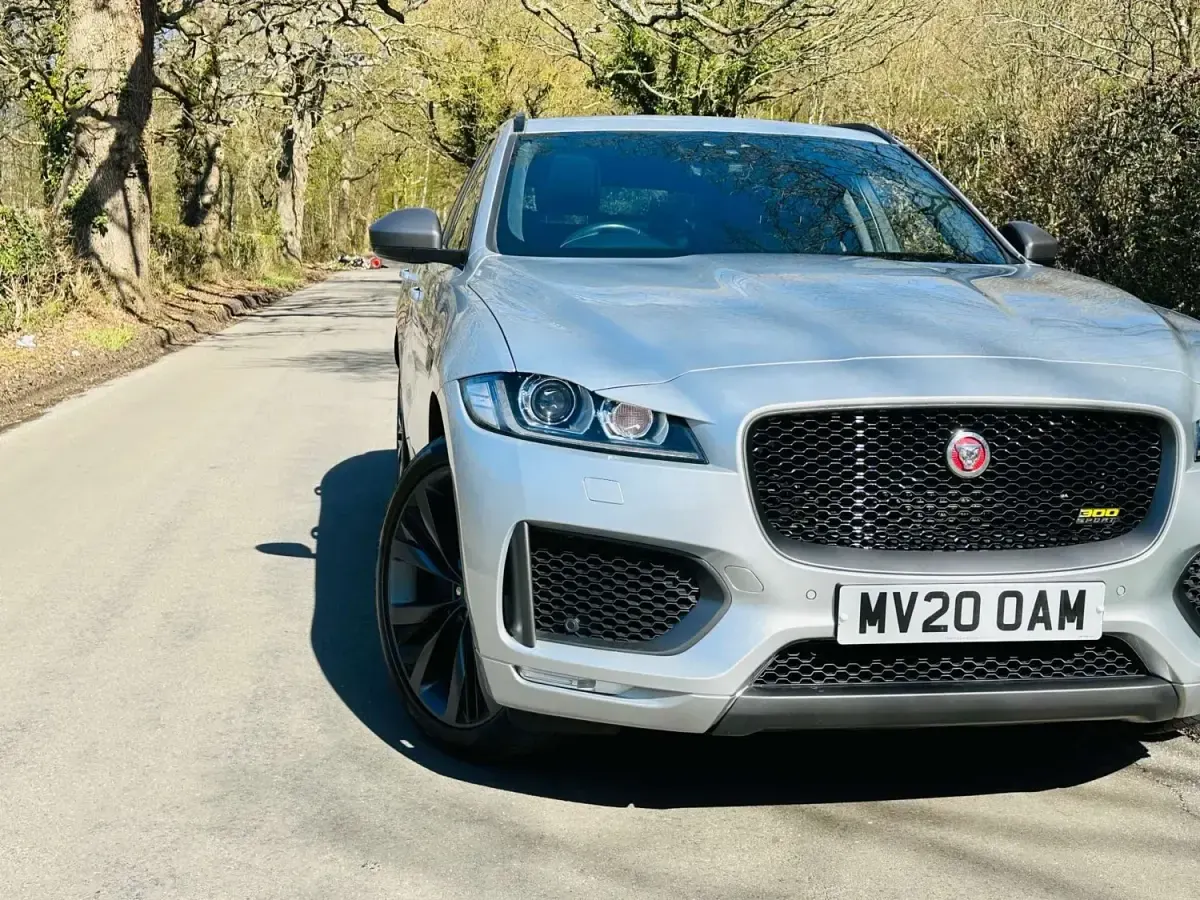 Używany Jaguar F-Pace 300 KM (220 kW) 2020 Srebrny SUV