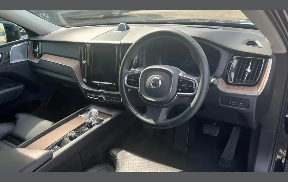 Usado Volvo XC60 Ultimate 455 HP (334 kW) 2023 Preto SUV