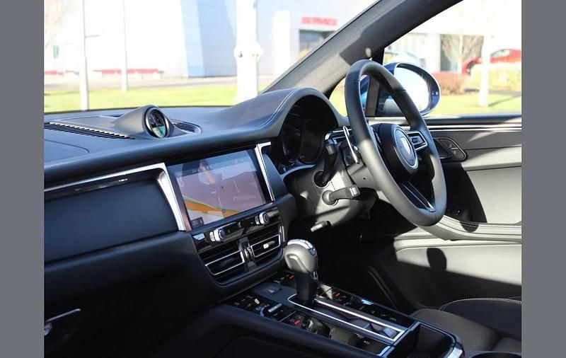 New Porsche Macan 261 HP (191 kW) 2025 Blue SUV