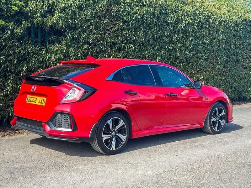 Begagnad Honda Civic EX 126 HK (92 kW) 2018 Röd Halvkombi