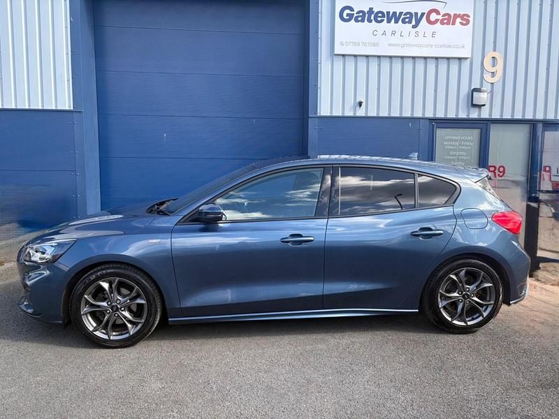 Used Ford Focus ST-Line 120 HP (88 kW) 2021 Blue Hatchback