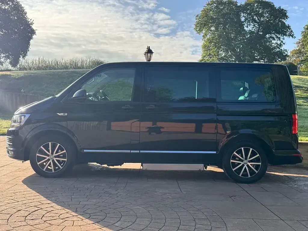 Used VW Caravelle SE 150 HP (110 kW) 2016 Black Van