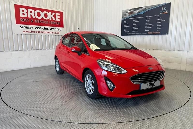 Red Used 2018 Ford Fiesta Zetec Hatchback | £8,190 (Fair price) - Image 1/1