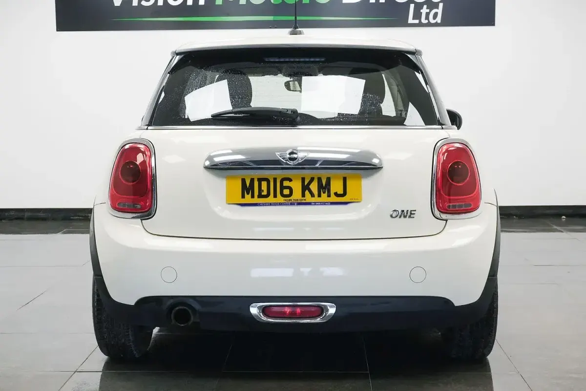 Used Mini ONE Hatch 102 HP (75 kW) 2016 White Hatchback