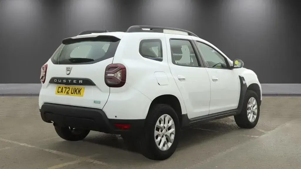 Used Dacia Duster Comfort 100 HP (73 kW) 2022 White SUV