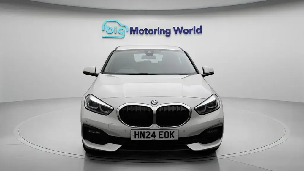 Usado BMW 116 116 CV (85 kW) 2024 Blanco Utilitario