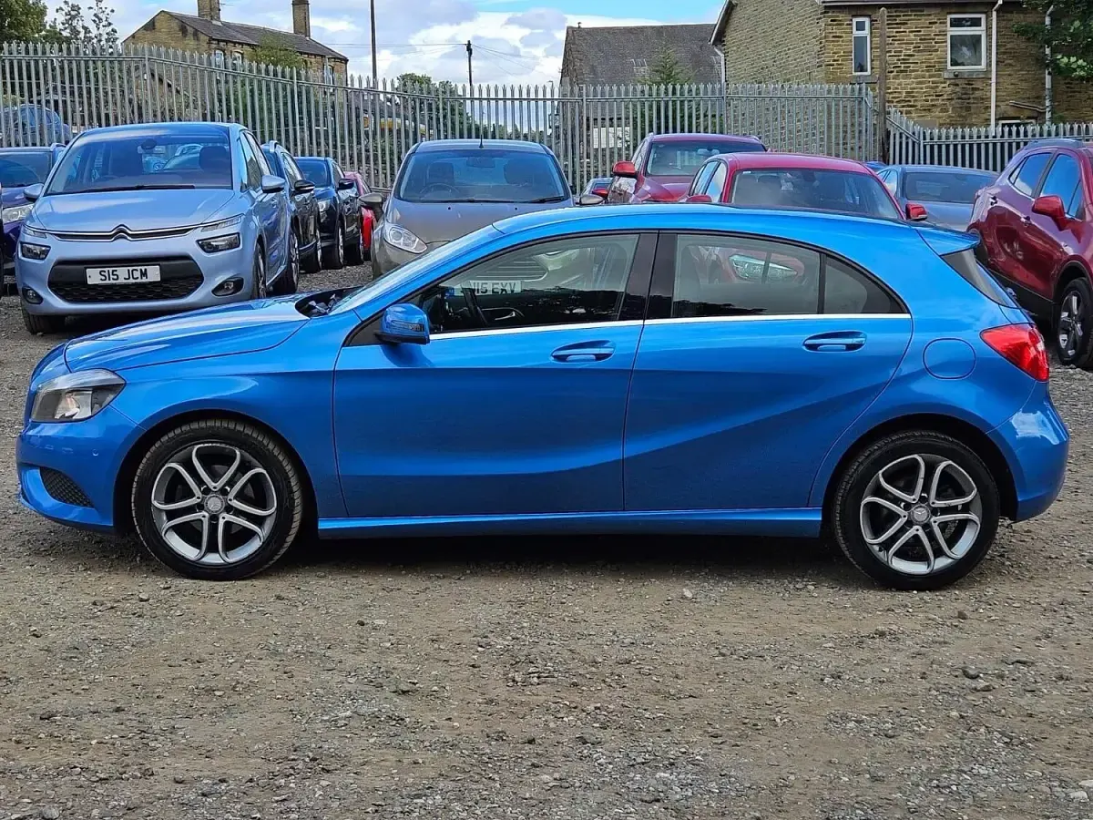 Used Mercedes A180 109 HP (80 kW) 2013 Blue Hatchback
