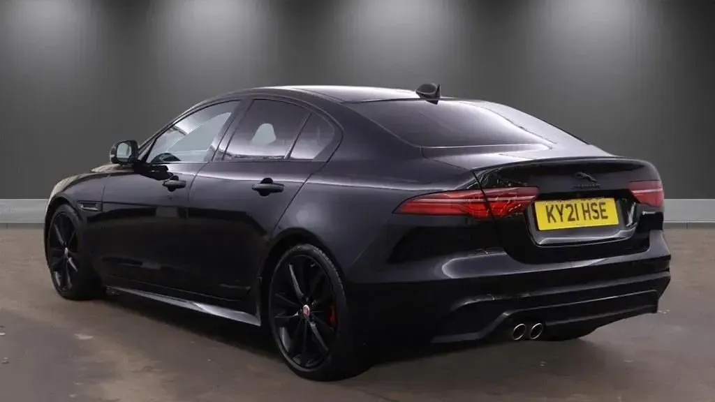 Käytetty Jaguar XE R-Dynamic 204 HP (150 kW) 2021 Musta Sedan