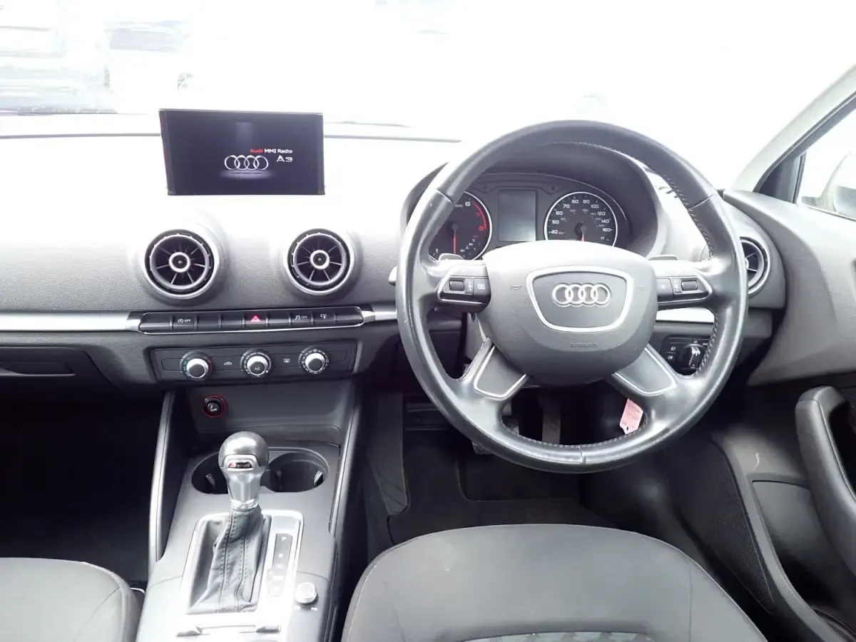 Used Audi A3 Sportback Design 125 HP (91 kW) 2014 White Hatchback