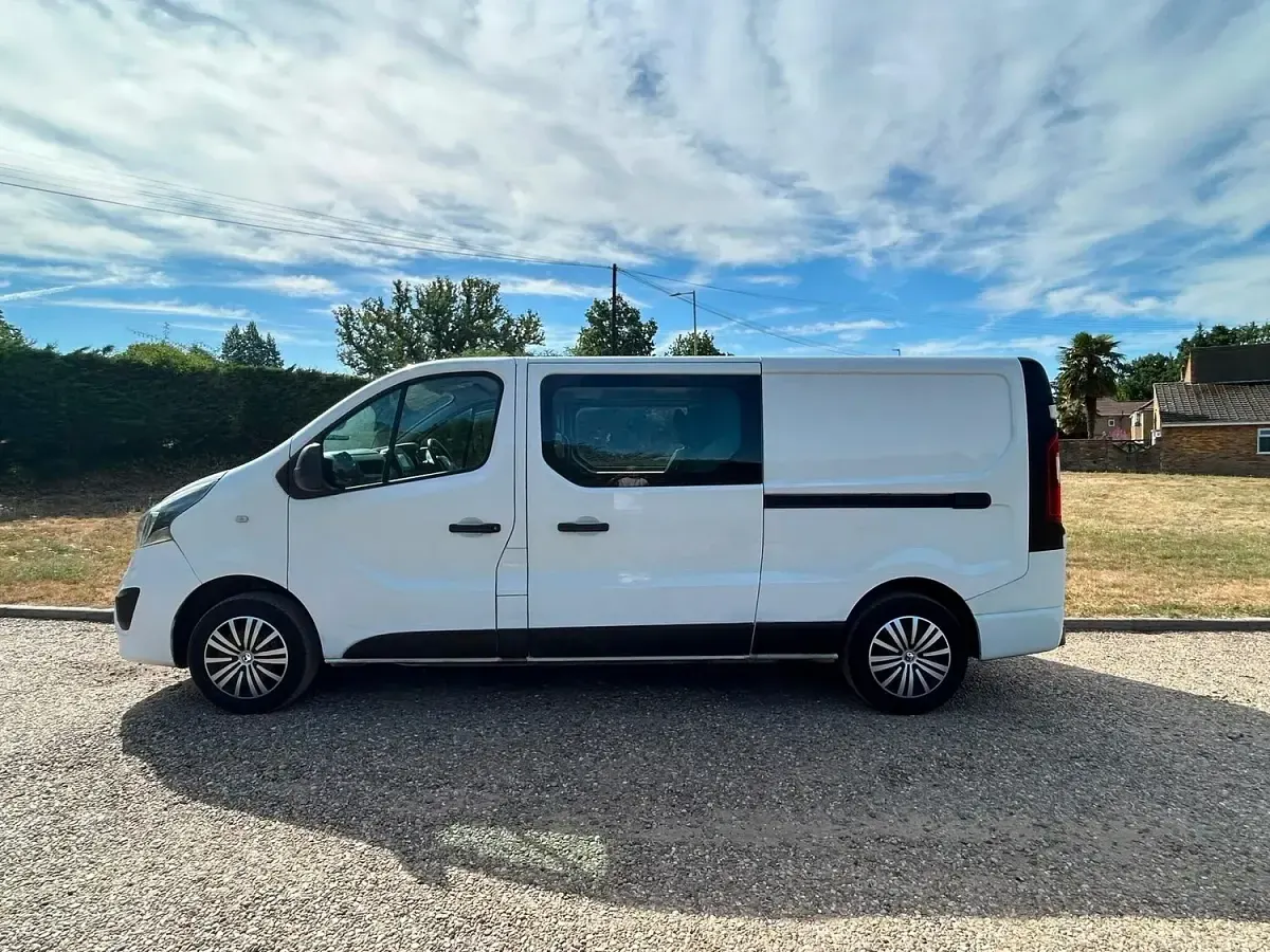 Used Vauxhall Vivaro Sportive 120 HP (88 kW) 2018 White