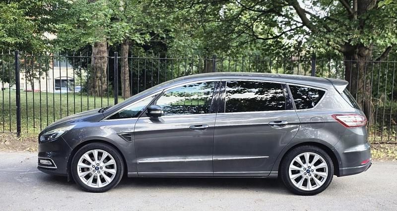 Usado Ford S-MAX S 210 HP (154 kW) 2016 Cinzento Monovolume