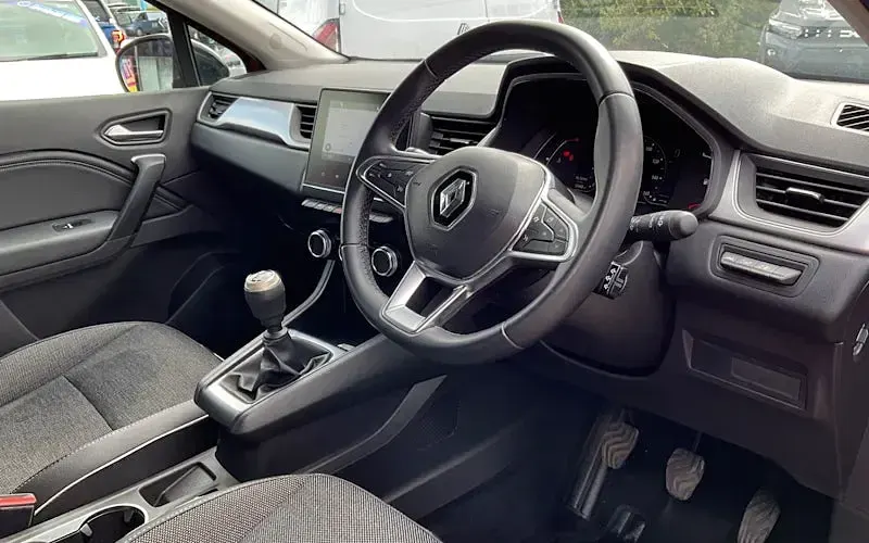 Used Renault Captur Techno 91 HP (66 kW) 2024 Red SUV