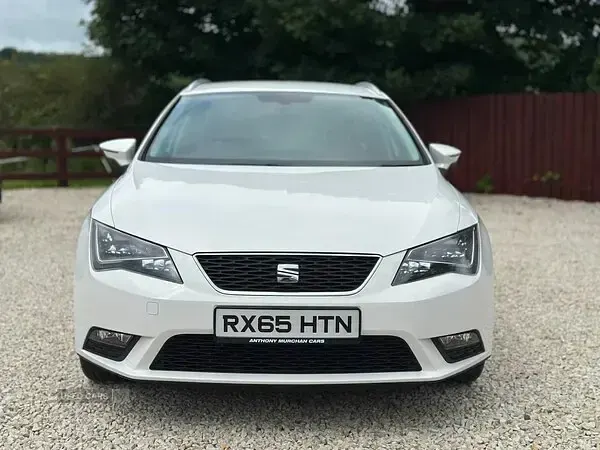 Used Seat Leon SE 105 HP (77 kW) 2016 White Estate