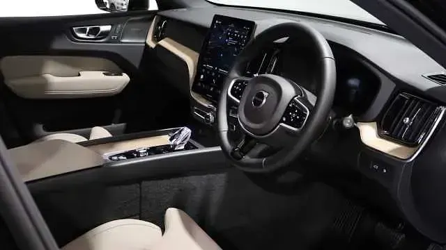 Second-hand Volvo XC60 Plus 350 CP (257 kW) 2026 SUV