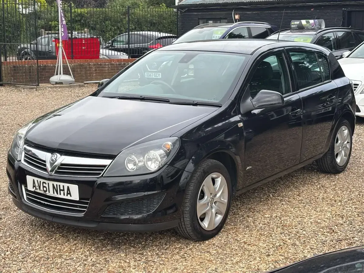 Used Vauxhall Astra Active 115 HP (84 kW) 2011 Black Hatchback