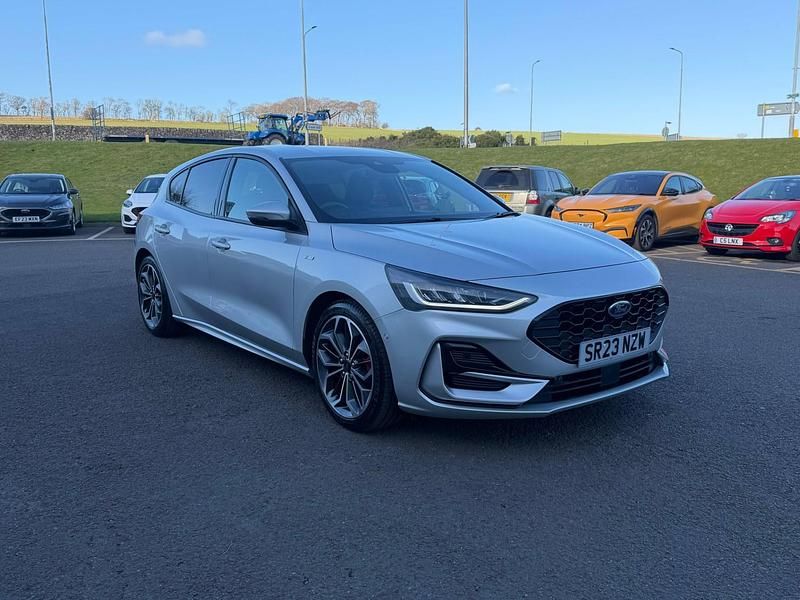 Gebraucht Ford Focus ST-Line X 2023 Silber Kleinwagen
