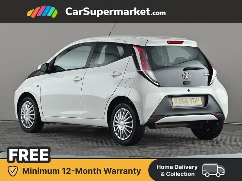 Used Toyota Aygo X-play 69 HP (50 kW) 2016 White Hatchback