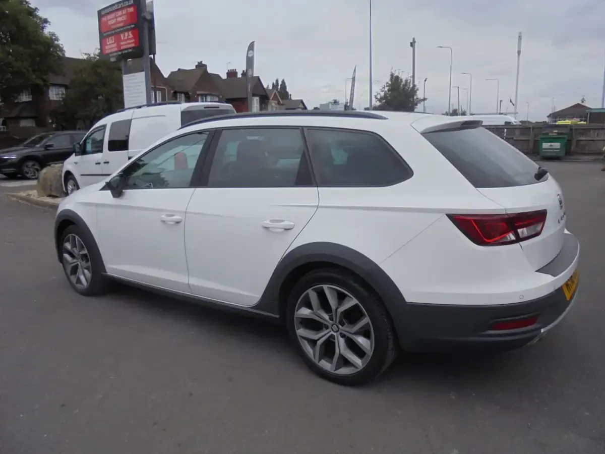 Used Seat Leon SE Technology 150 HP (110 kW) 2016 White Estate