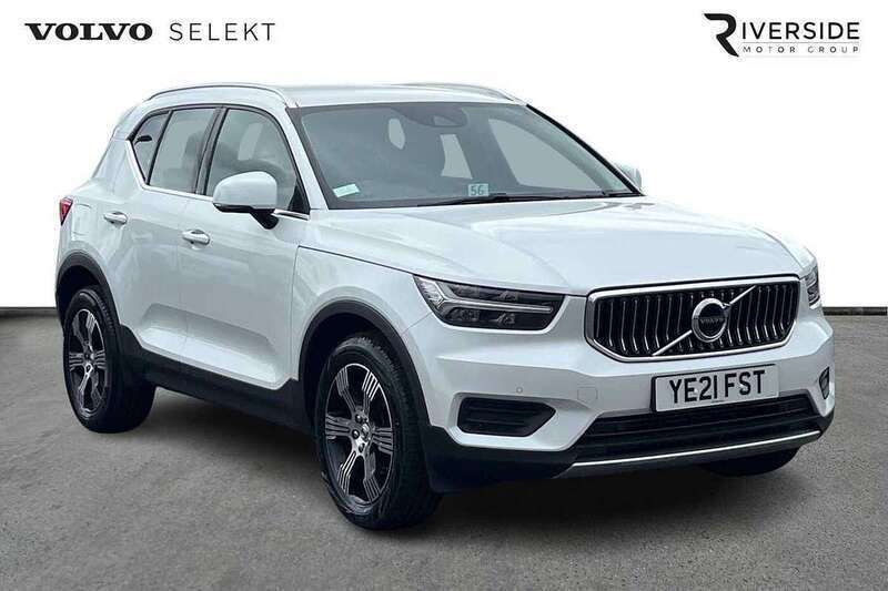 Crystal white Used 2021 Volvo XC40 Inscription SUV | £23,990 (Fair price) - Image 1/4