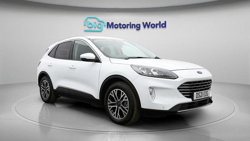 Used Ford Kuga Titanium 225 HP (165 kW) 2021 White SUV