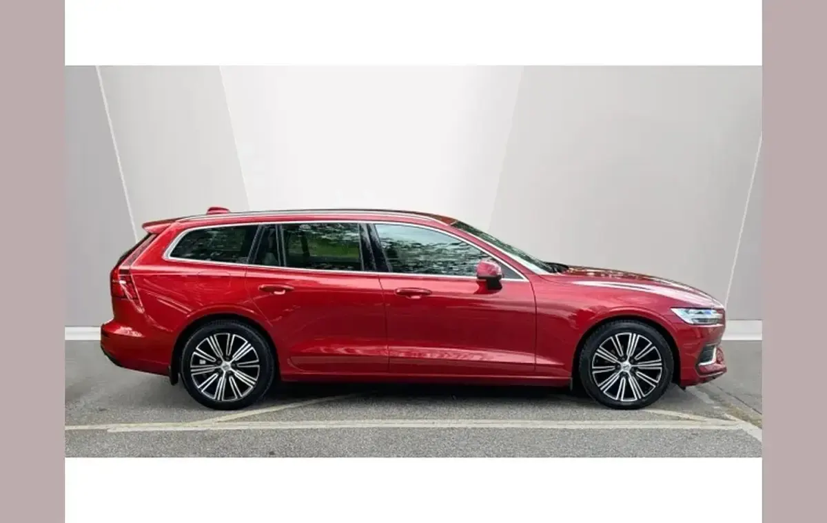 Used Volvo V60 Inscription 197 HP (144 kW) 2021 Red Estate