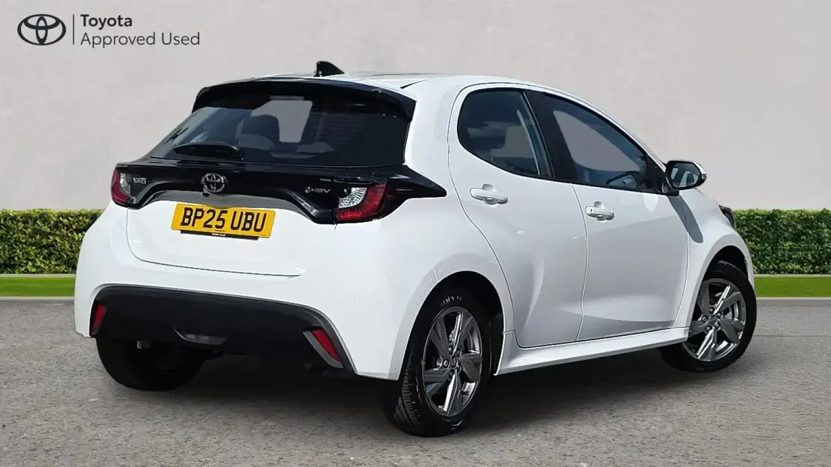 Used Toyota Yaris 116 HP (85 kW) 2025 Pure white Hatchback