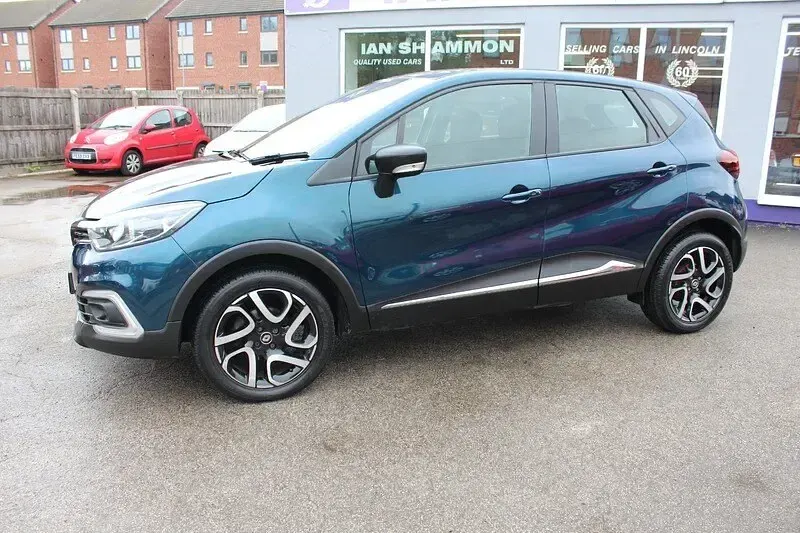 Used Renault Captur Dynamique 90 HP (66 kW) 2018 Blue SUV