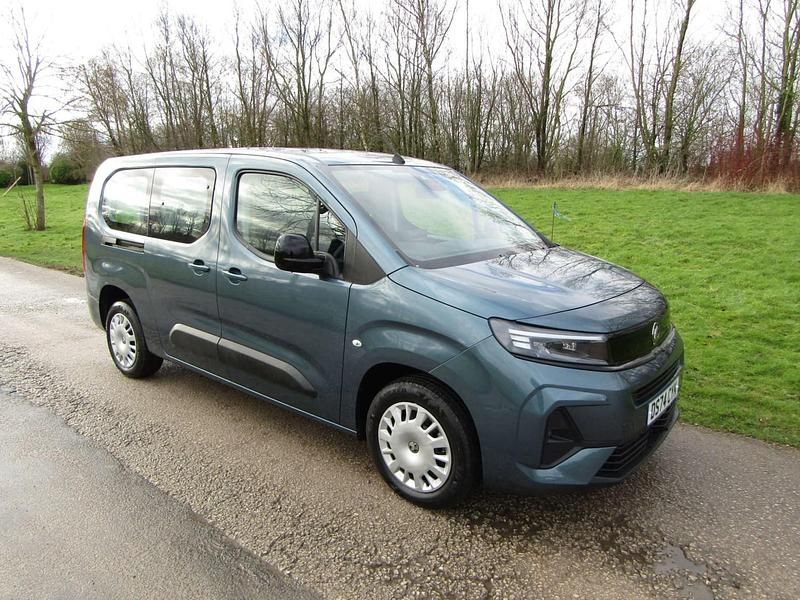 Used Vauxhall Combo Design Edition 2024 Blue MPV