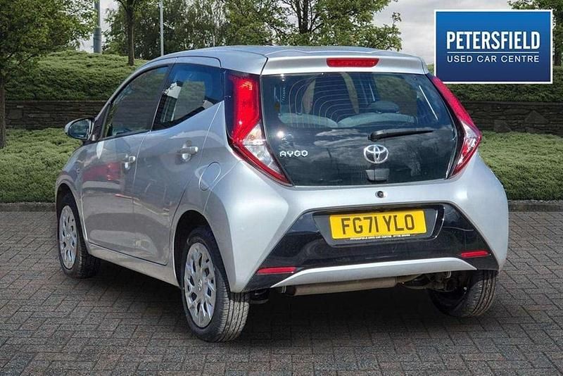 Used Toyota Aygo X-play 72 HP (52 kW) 2021 Silver Hatchback