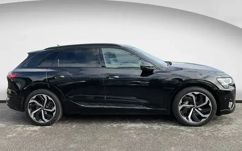 Usado Audi e-tron Black Edition 300 kW (408 CV) 2022 Negro SUV