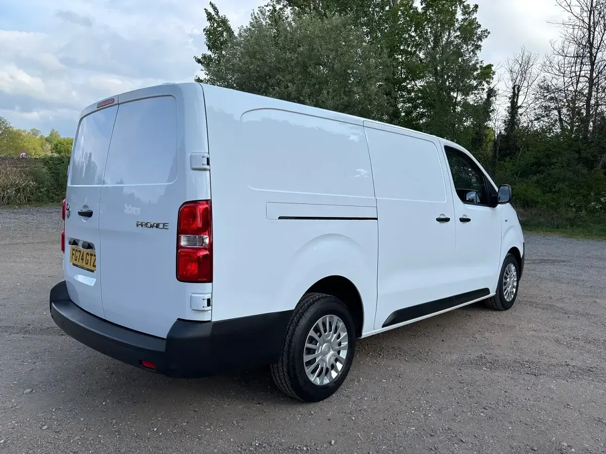 Used Toyota Proace 145 HP (106 kW) 2024 White MPV