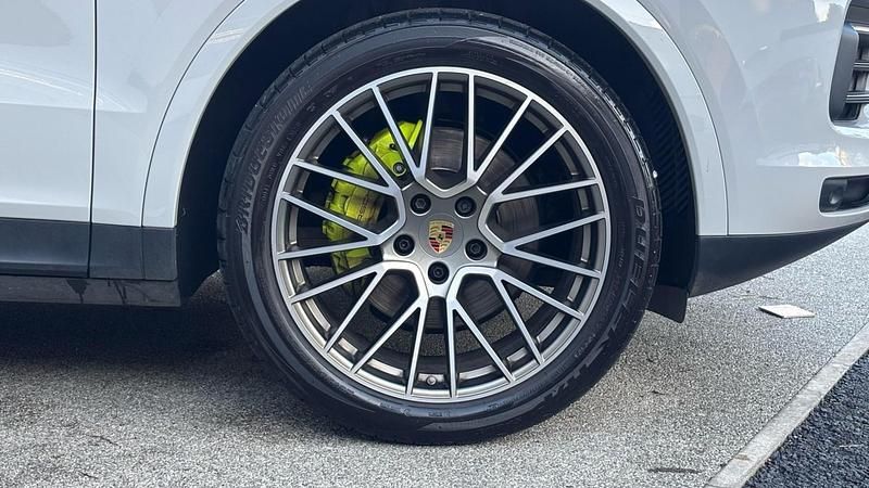 Used Porsche Cayenne Platinum Edition 462 HP (339 kW) 2023 Grey SUV