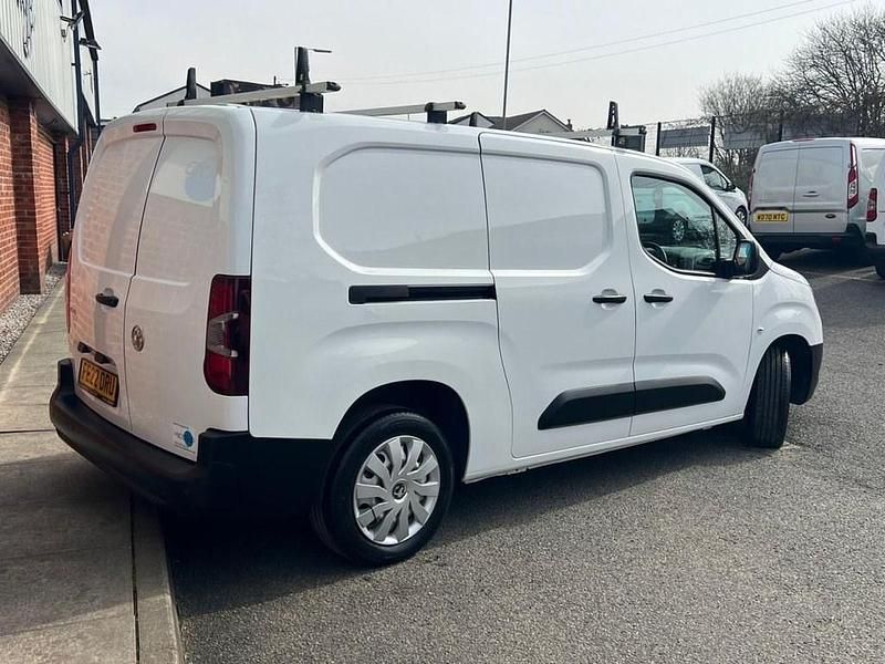 Used Vauxhall Combo 100 HP (73 kW) 2022 White MPV