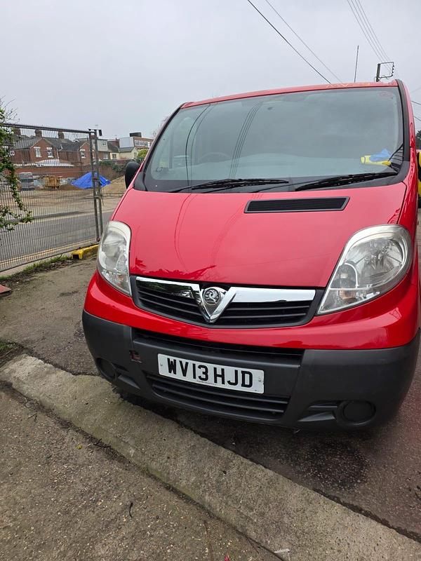 Used Vauxhall Vivaro 90 HP (66 kW) 2013 Red MPV