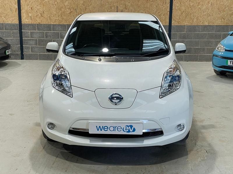 Used Nissan Leaf Tekna 80 kW (109 HP) 2015 White Hatchback
