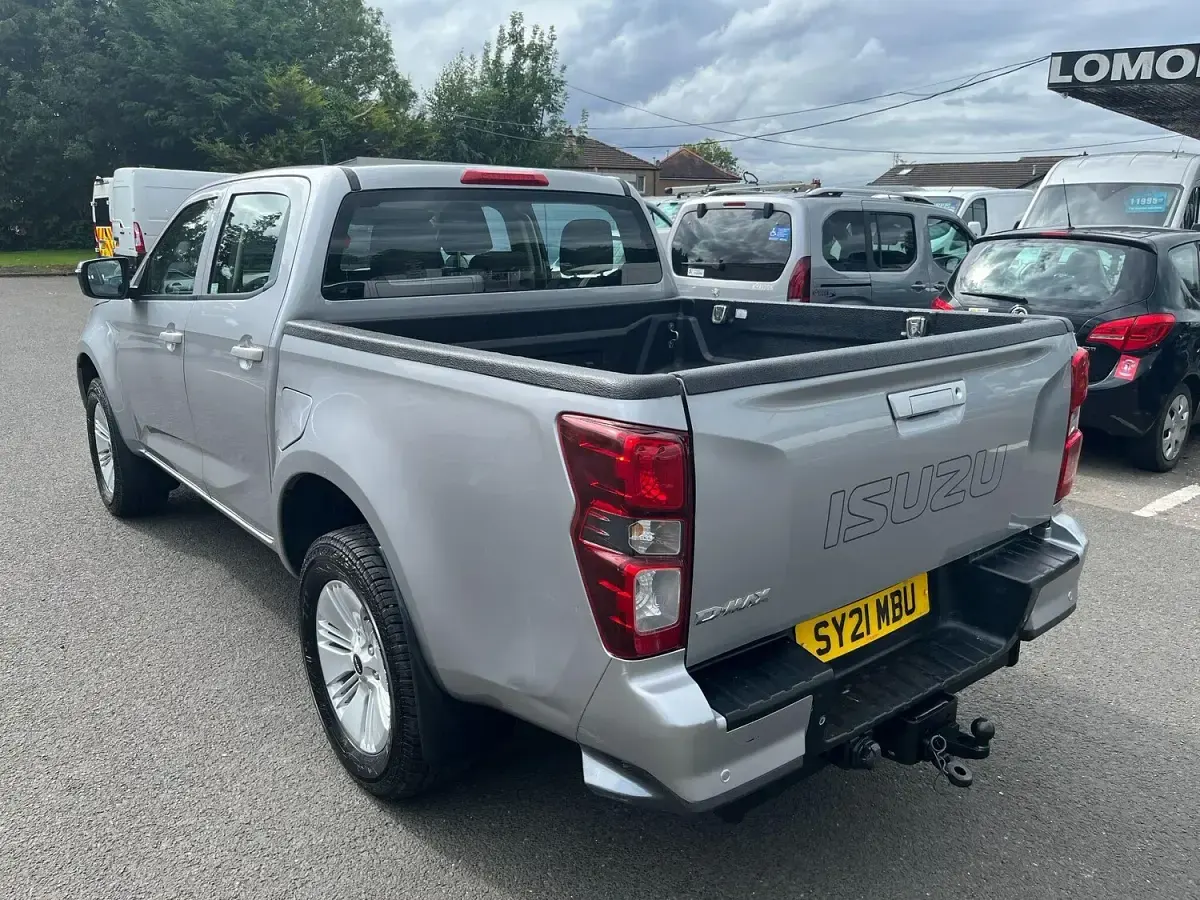 Used Isuzu D-Max 163 HP (119 kW) 2021 Silver Pickup