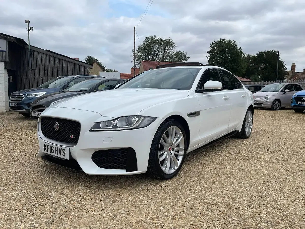 Used Jaguar XF S 300 HP (220 kW) 2016 White Sedan