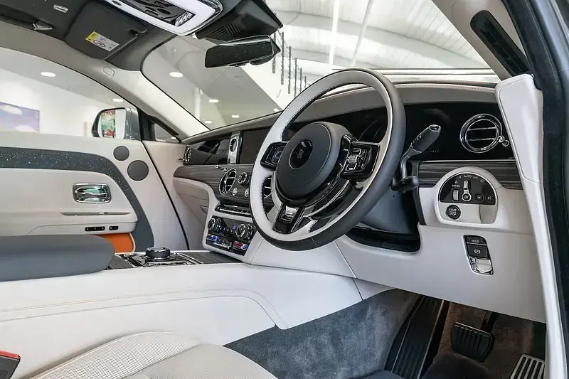 Usado Rolls Royce Spectre 430 kW (585 HP) 2025 Prateado Coupé