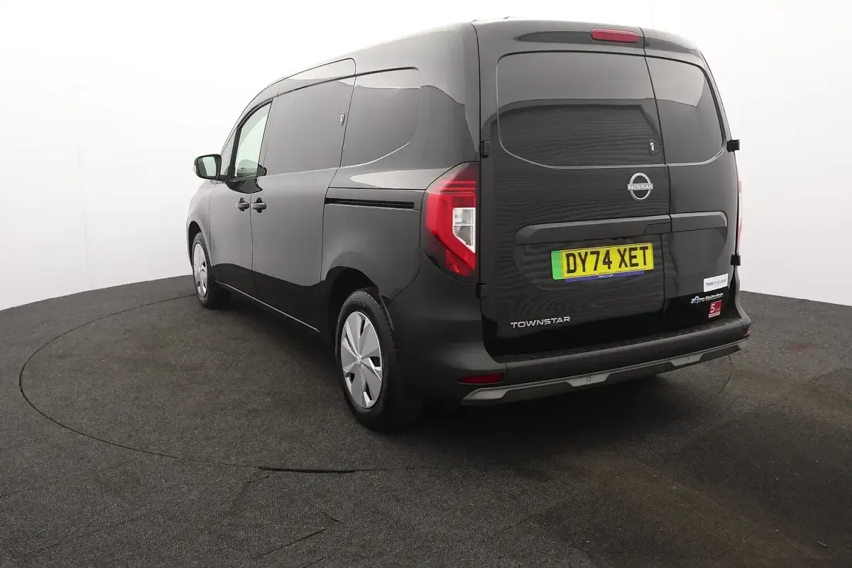 Used Nissan Townstar Tekna 89 kW (122 HP) 2024 Black Van