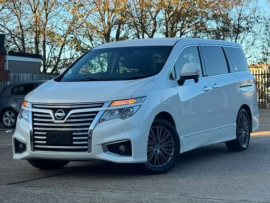 Used Nissan Elgrand S 2019 White MPV