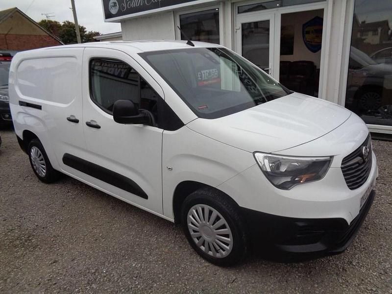 White Used 2022 Vauxhall Combo MPV | £9,495 (Fair price) - Image 1/4