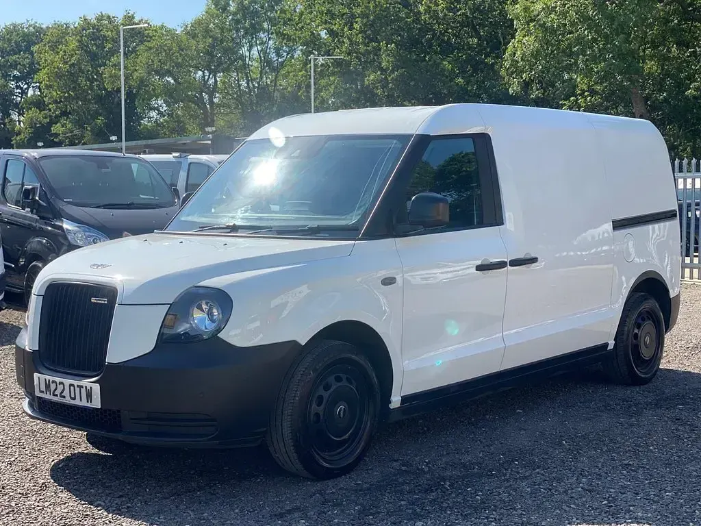 Used LEVC VN5 Business 150 HP (110 kW) 2022 White MPV