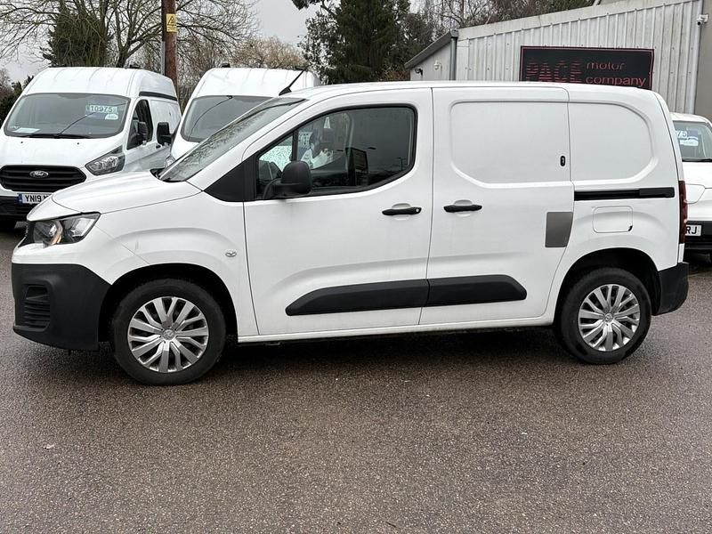 Used Peugeot Partner 100 HP (73 kW) 2020 White MPV